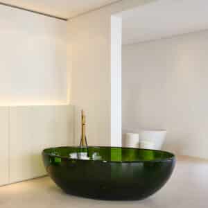 Oval Bathtub 56 (69 ¼" x 21 ½" x 40 ½") Resin