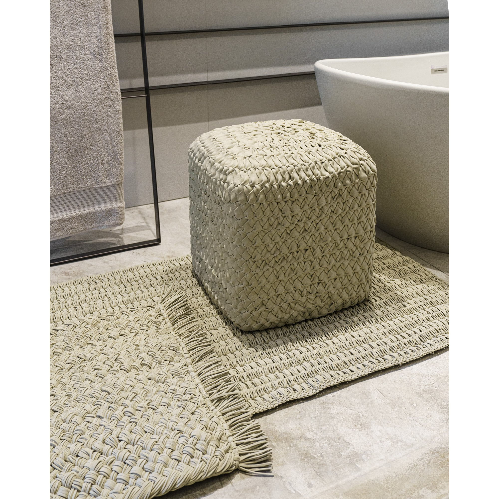 Tapete Banheiro 50X80cm Macarrão com Franja , Fendi