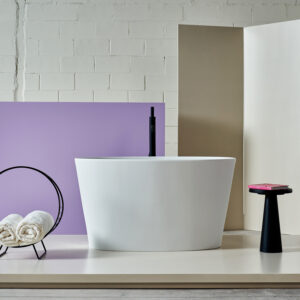 Oval Bathtub 04 P (47 ¼" x 25 ½" x 26")