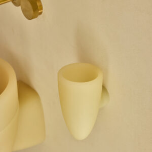 Relíquia, Ponta Toothbrush Holder Fixed (4 ¾" x 6 ¾" x 3 ¾") Resin